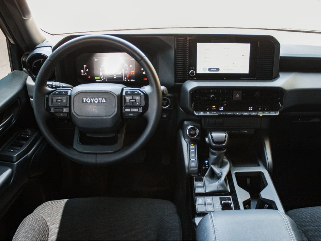 Used 2025  Toyota  image 25
