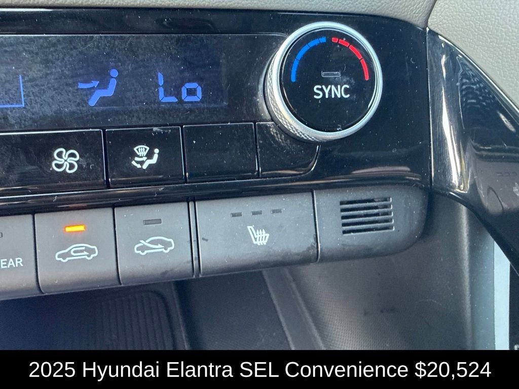 Used 2025 White Hyundai SEL Convenience image 30