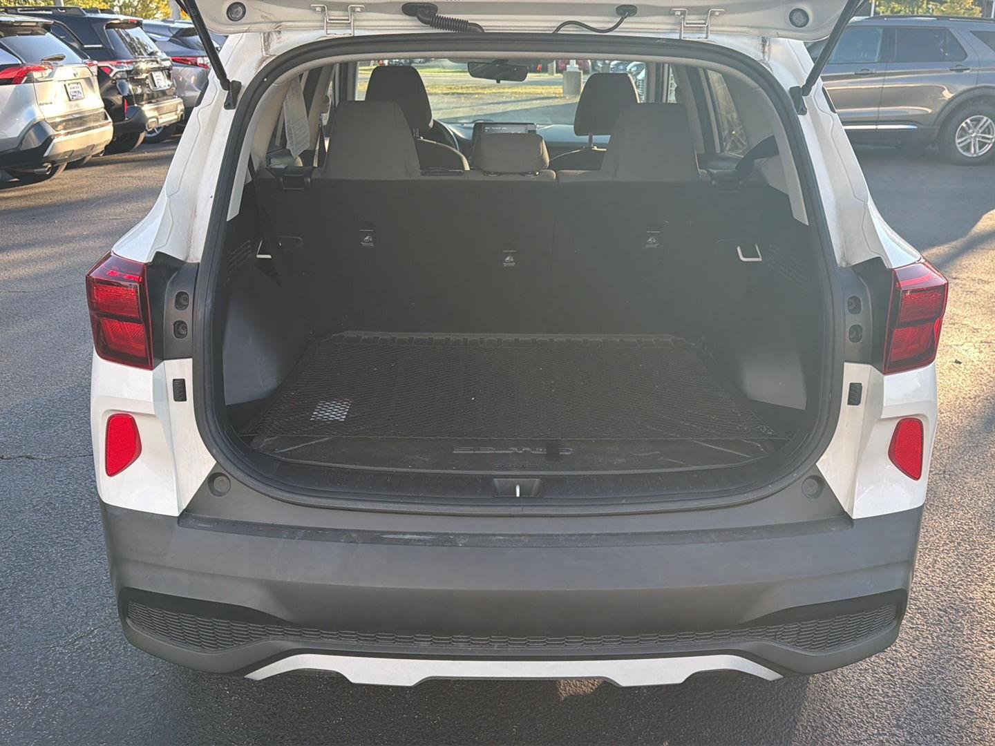 Used 2021 Snow White Pearl Kia LX image 6