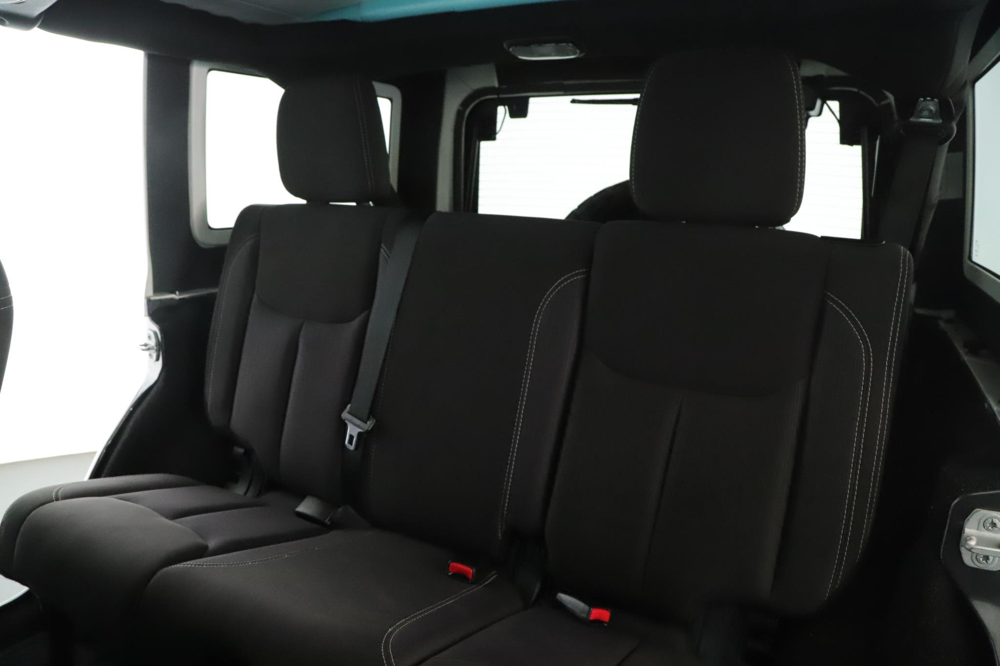 2014 Jeep Wrangler Unlimited Sahara - Photo 5