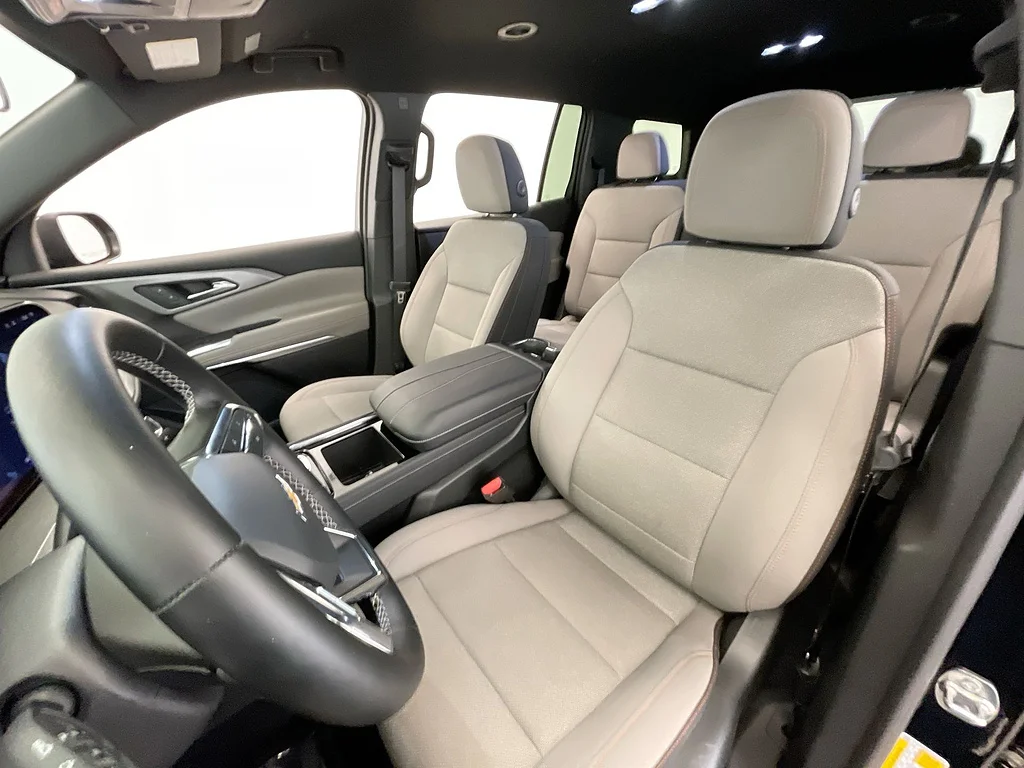 Used 2025 Mosaic Black Metallic Chevrolet LT image 19