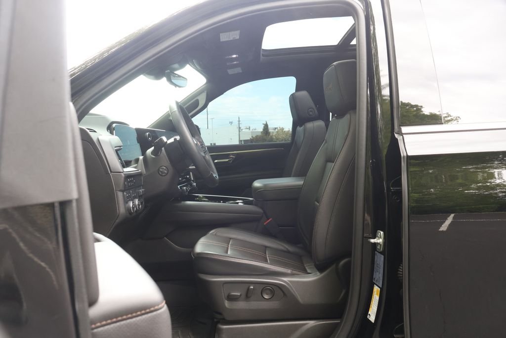 Used 2025 Black Chevrolet High Country image 35