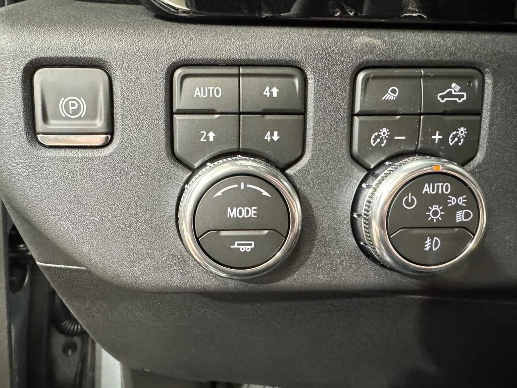 New 2026 Sterling Metallic GMC Elevation image 19