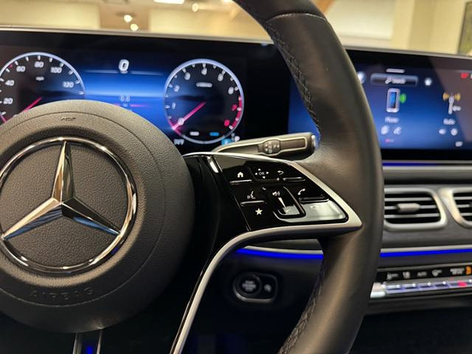 Certified Used 2025 Obsidian Black Metallic Mercedes-Benz GLS 450 image 18