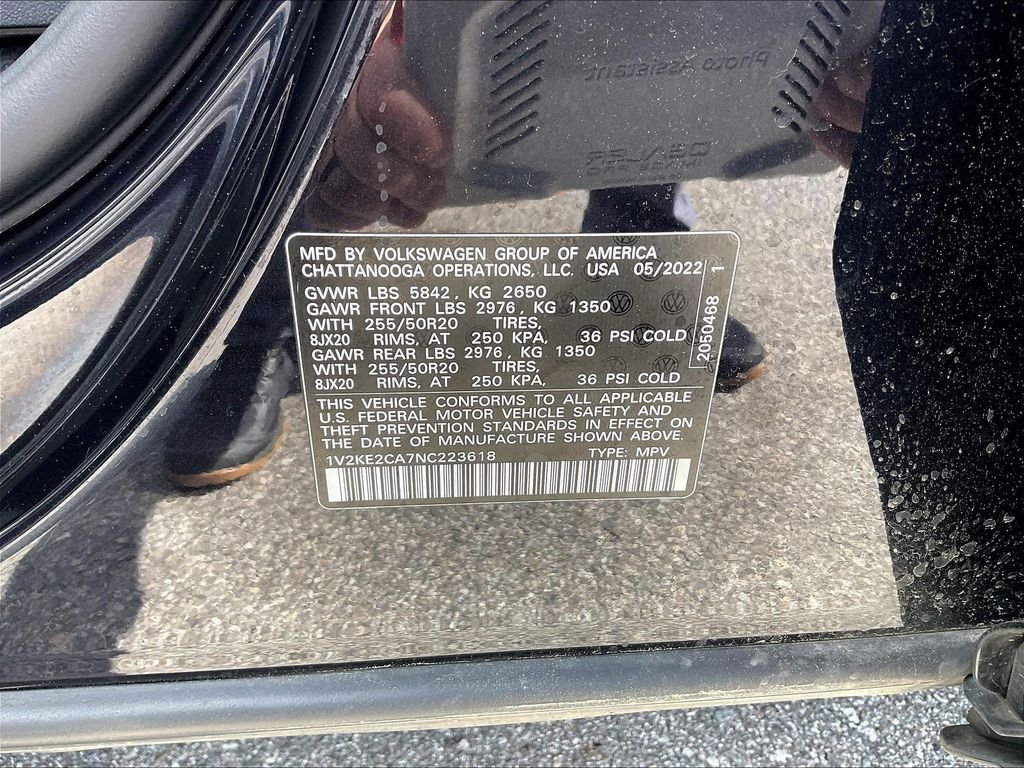 Used 2022 Deep Black Pearl Volkswagen 3.6L V6 SE w/Technology image 32