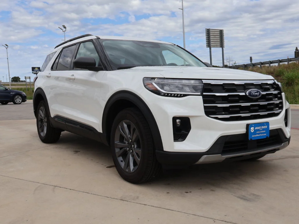 New 2026 Star White Metallic Tri-Coat Ford Active image 6