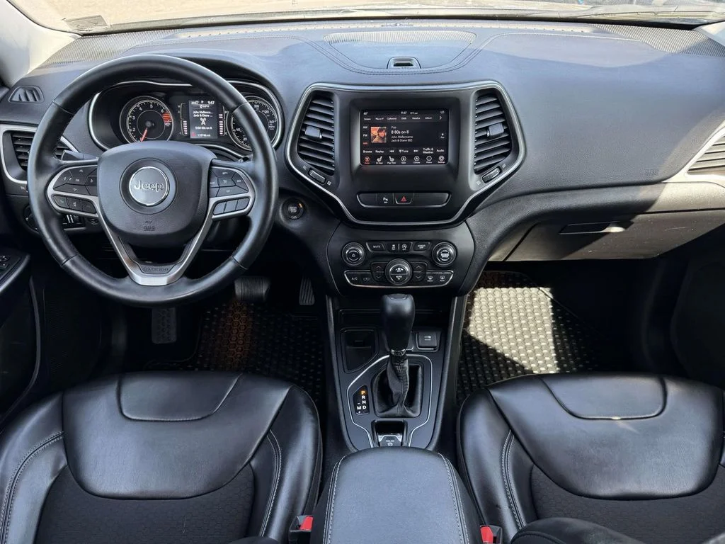 Used 2020 Gray Jeep Latitude Plus image 17