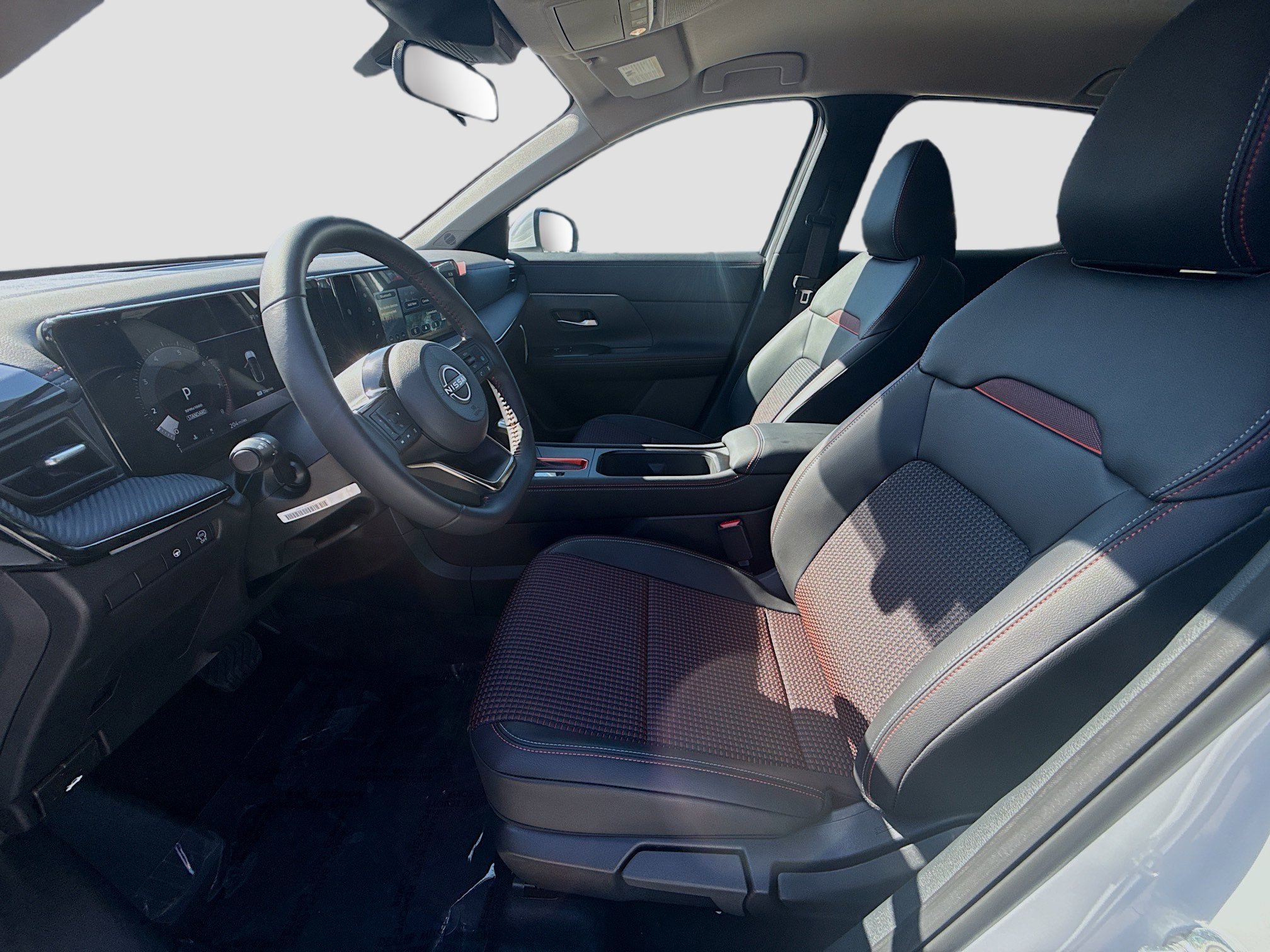 Used 2025 Aspen White Tricoat Nissan SR image 18
