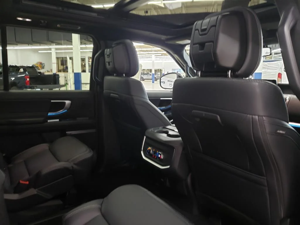 New 2027 Marsh Gray Ford Platinum image 18