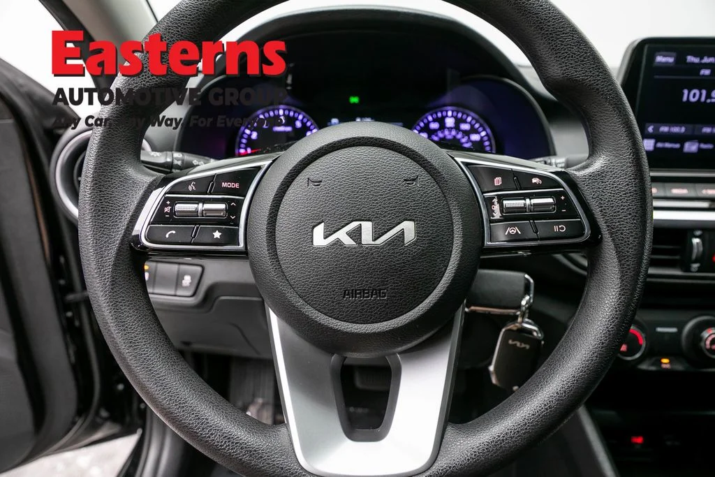 Used 2023 Black Kia LXS image 10