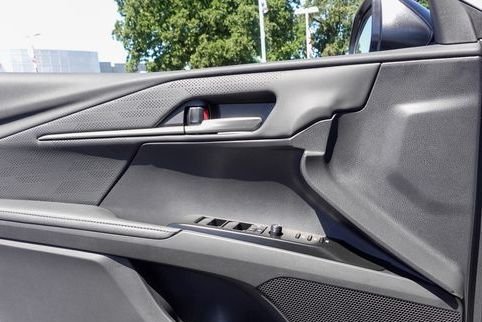 New 2026 Wind Chill Pearl with Midnight Black Metallic roof <sup>1</sup> Toyota  XSE image 24