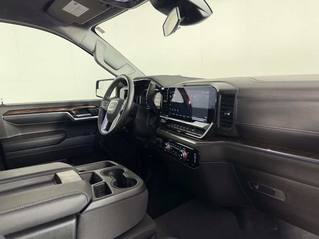 Used 2024 Summit White GMC Elevation image 30