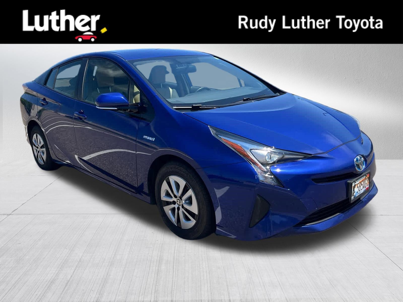 2016 Toyota Prius Three's photo