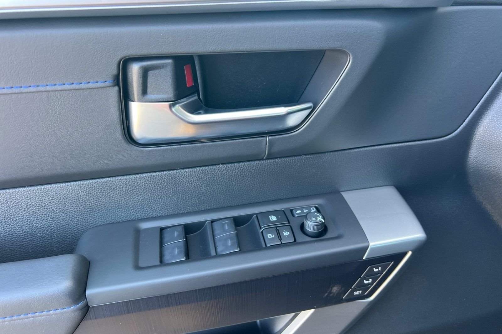 2025 Toyota Tundra Platinum - Photo 11