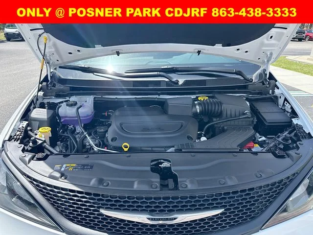 New 2026 Bright White Clear-Coat Exterior Paint Chrysler  image 30