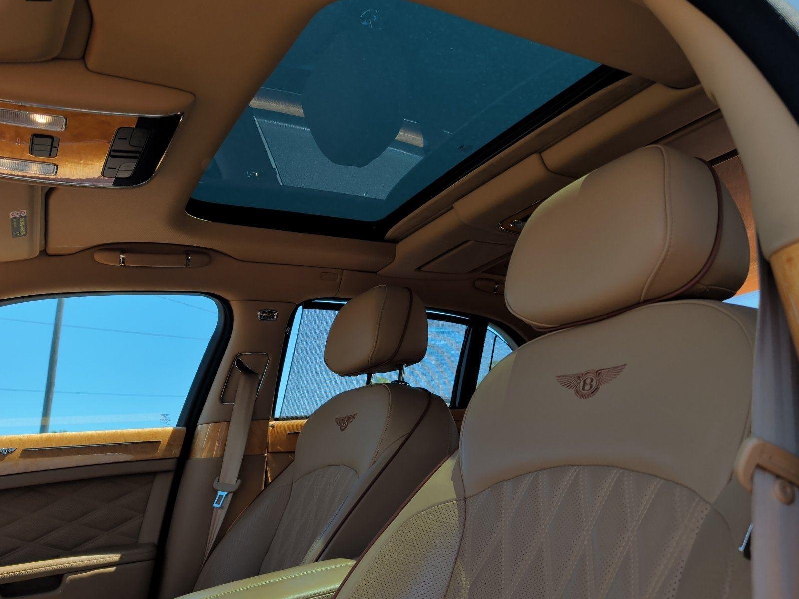 Used 2017 Glacier White Bentley Base image 37