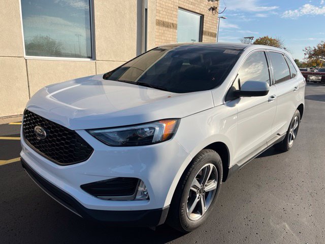 Used 2023 White Ford SEL image 4