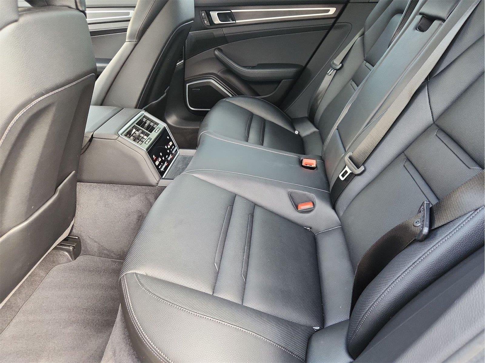 2023 Porsche Panamera photo 25 of 34
