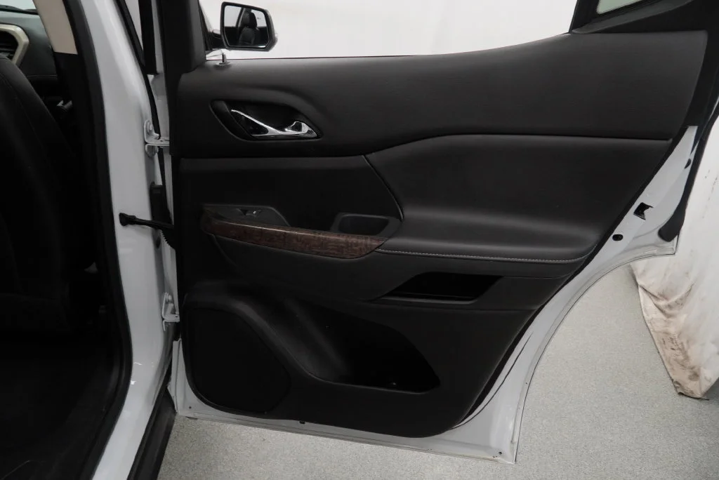 Used 2023 White Frost Tricoat GMC Denali image 33