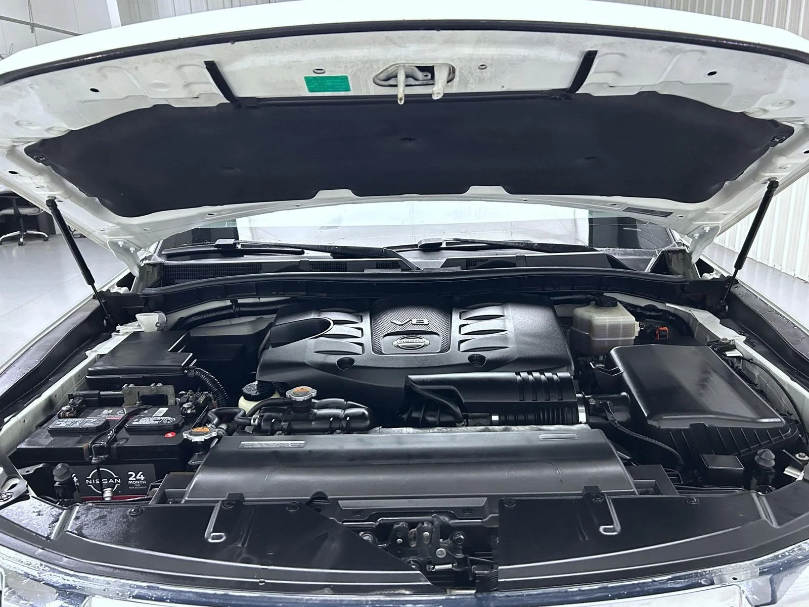 Used 2018 White Nissan Platinum image 25