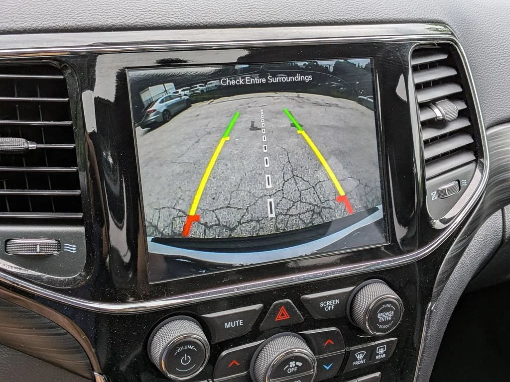 Used 2020 White Jeep Laredo image 20