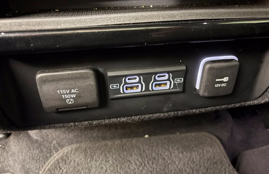 Used 2023 White Jeep Base image 33