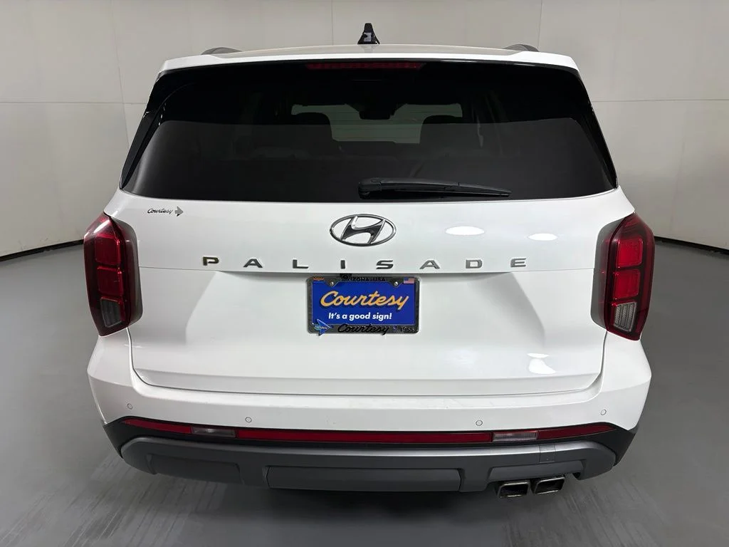 Used 2025 White Hyundai SEL image 7