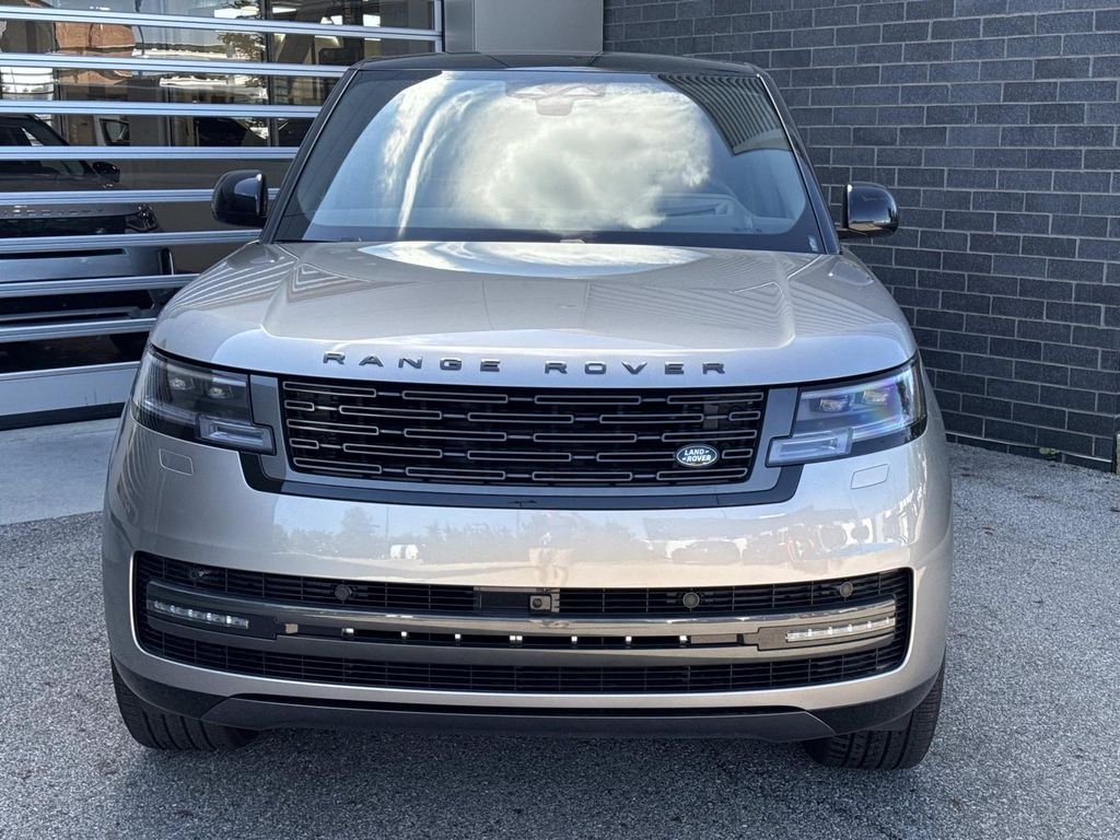 New 2026 Flux Silver Ultra Mettalic Gloss Land Rover SE image 2