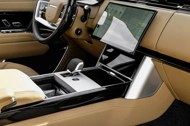 New 2026 Fuji White Land Rover SE image 29