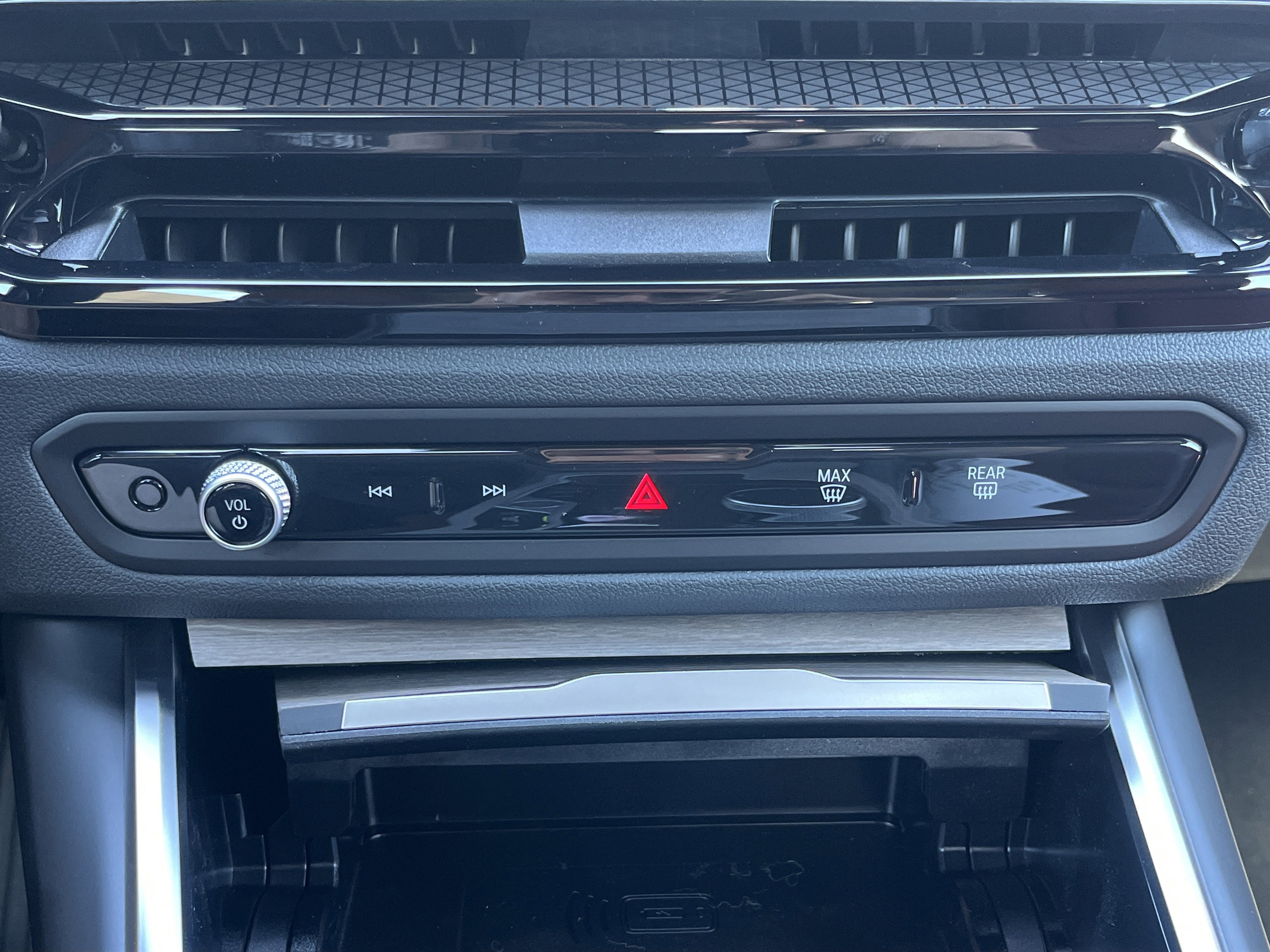2026 BMW 3 Series 330i - Photo 6