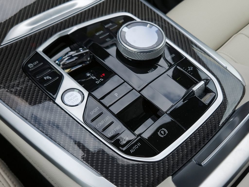 New 2027 Dravit Grey Metallic BMW M60i image 9