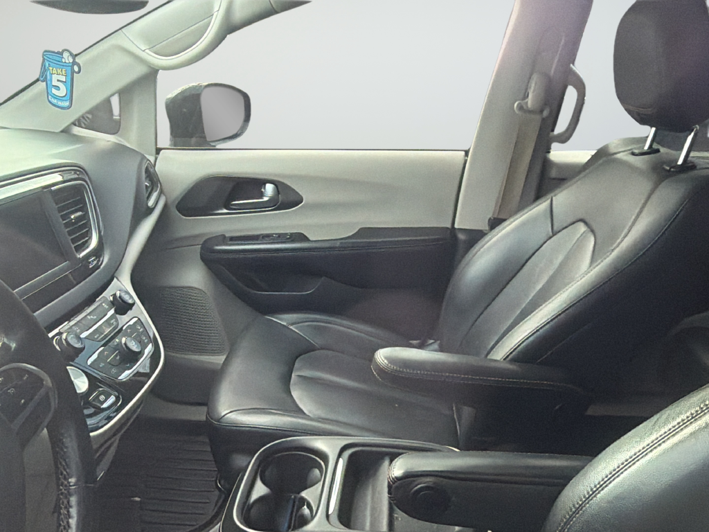 Used 2024 Silver Chrysler Touring L image 14