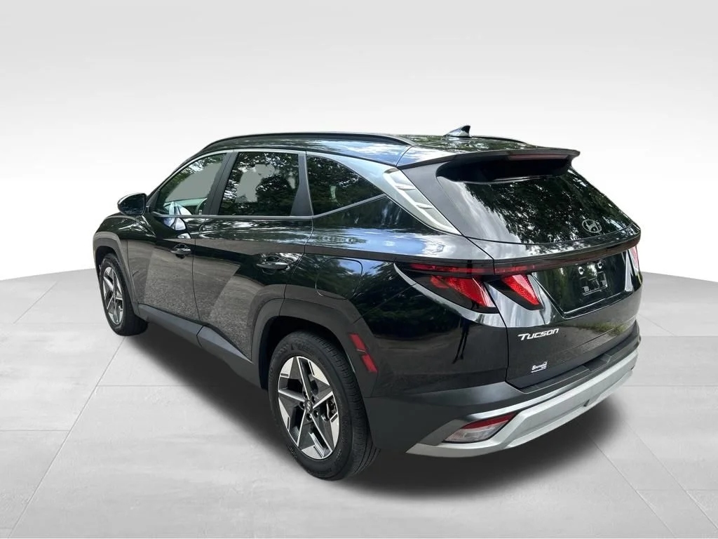 Used 2025 Black Hyundai SEL image 3