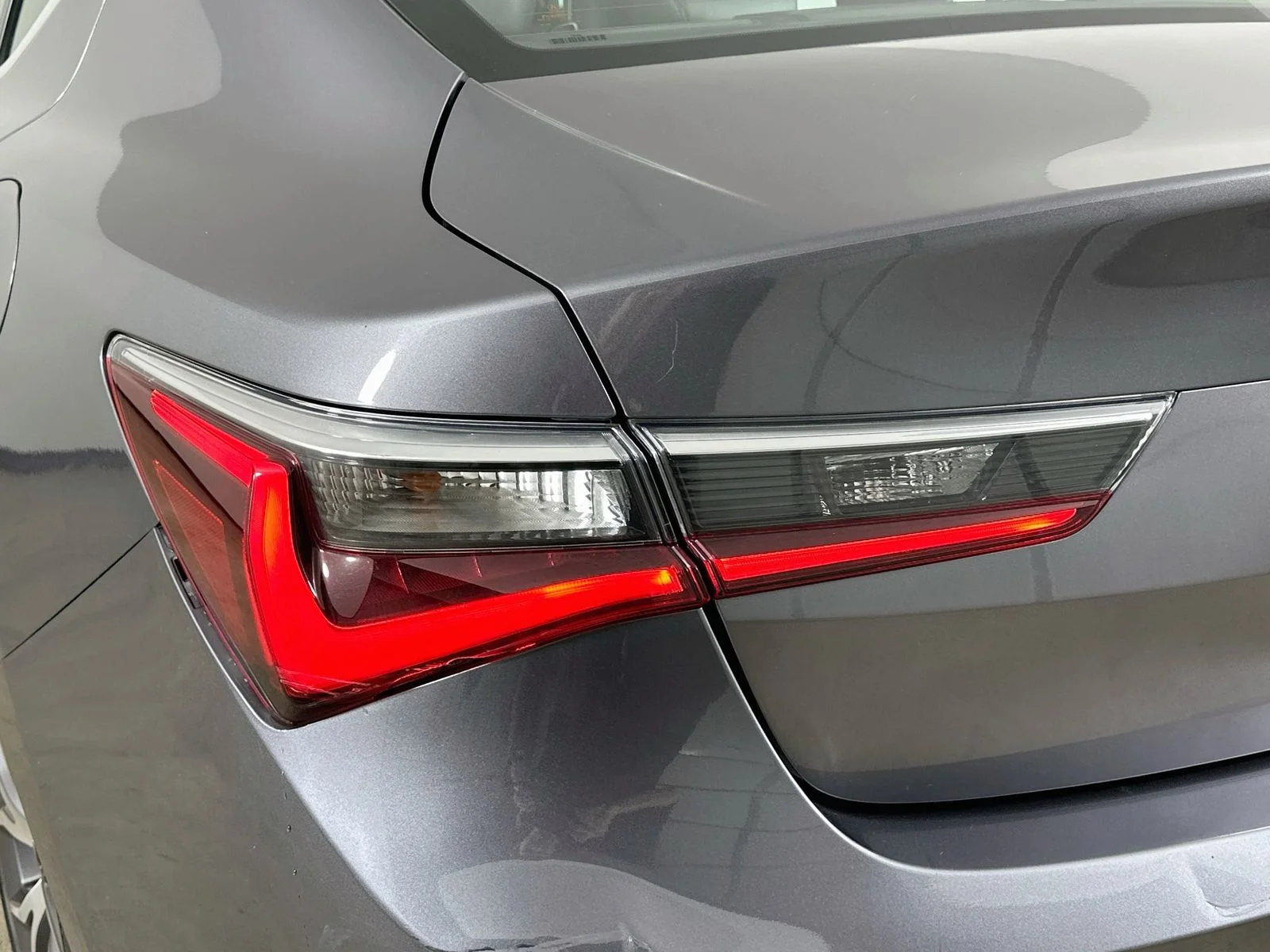 Used 2019  Acura  image 12