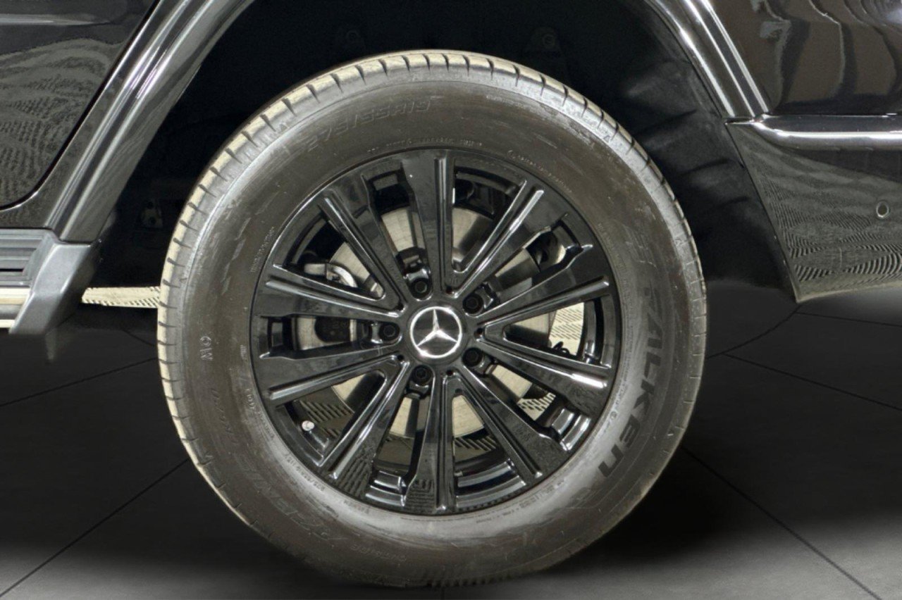 Certified Used 2025 Obsidian Black Metallic Mercedes-Benz G 550 image 26
