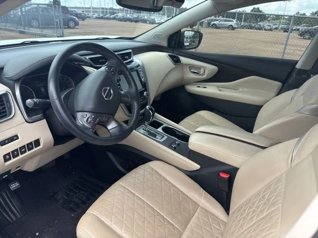 Used 2021 White Nissan Platinum image 10