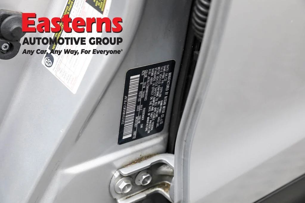 Used 2022 Silver Nissan SL image 34