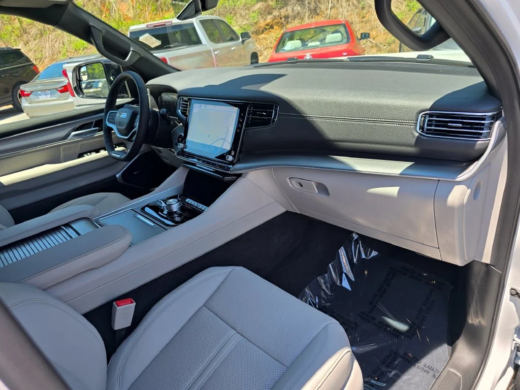 New 2026 White Jeep  image 29