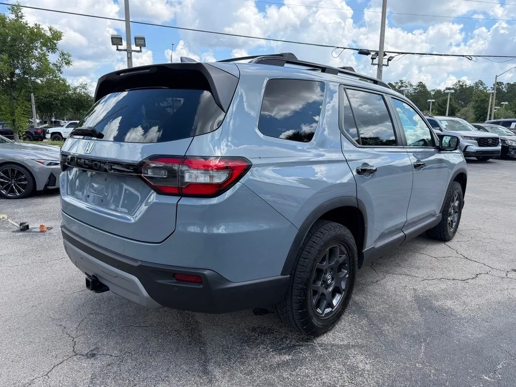 Certified Used 2025 Sonic Gray Pearl Honda AWD TrailSport image 6