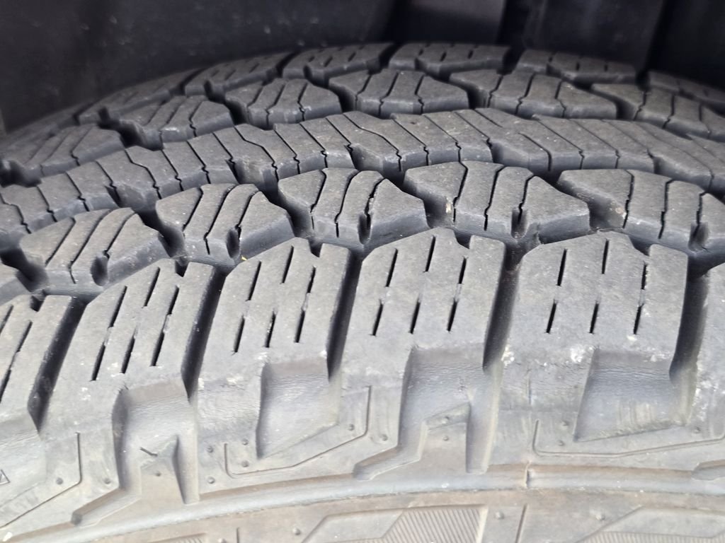 Used 2016 Black Jeep Trailhawk image 10