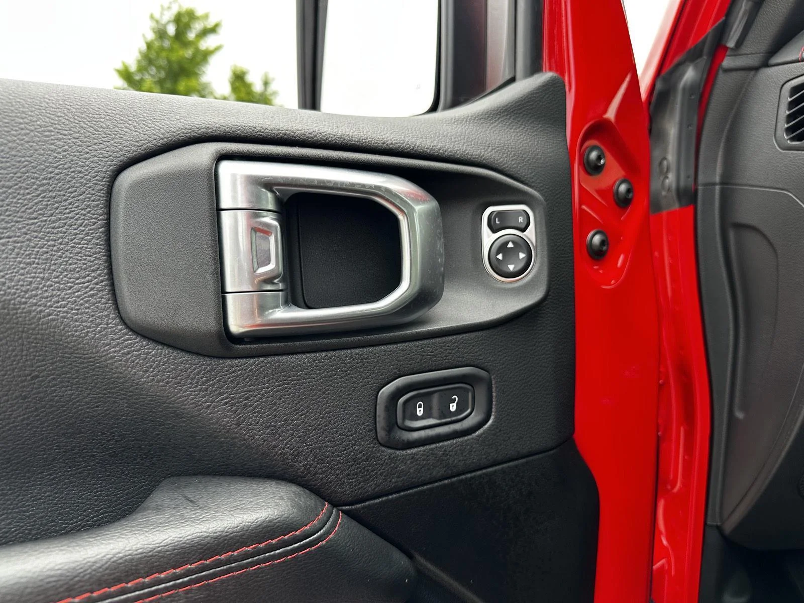 Used 2022 Firecracker Red Clearcoat Jeep Rubicon image 9