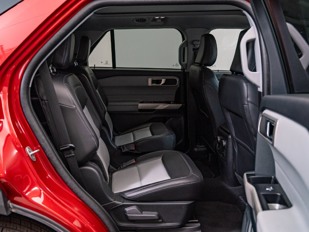 Used 2023 Rapid Red Metallic Tinted Clearcoat Ford XLT image 44