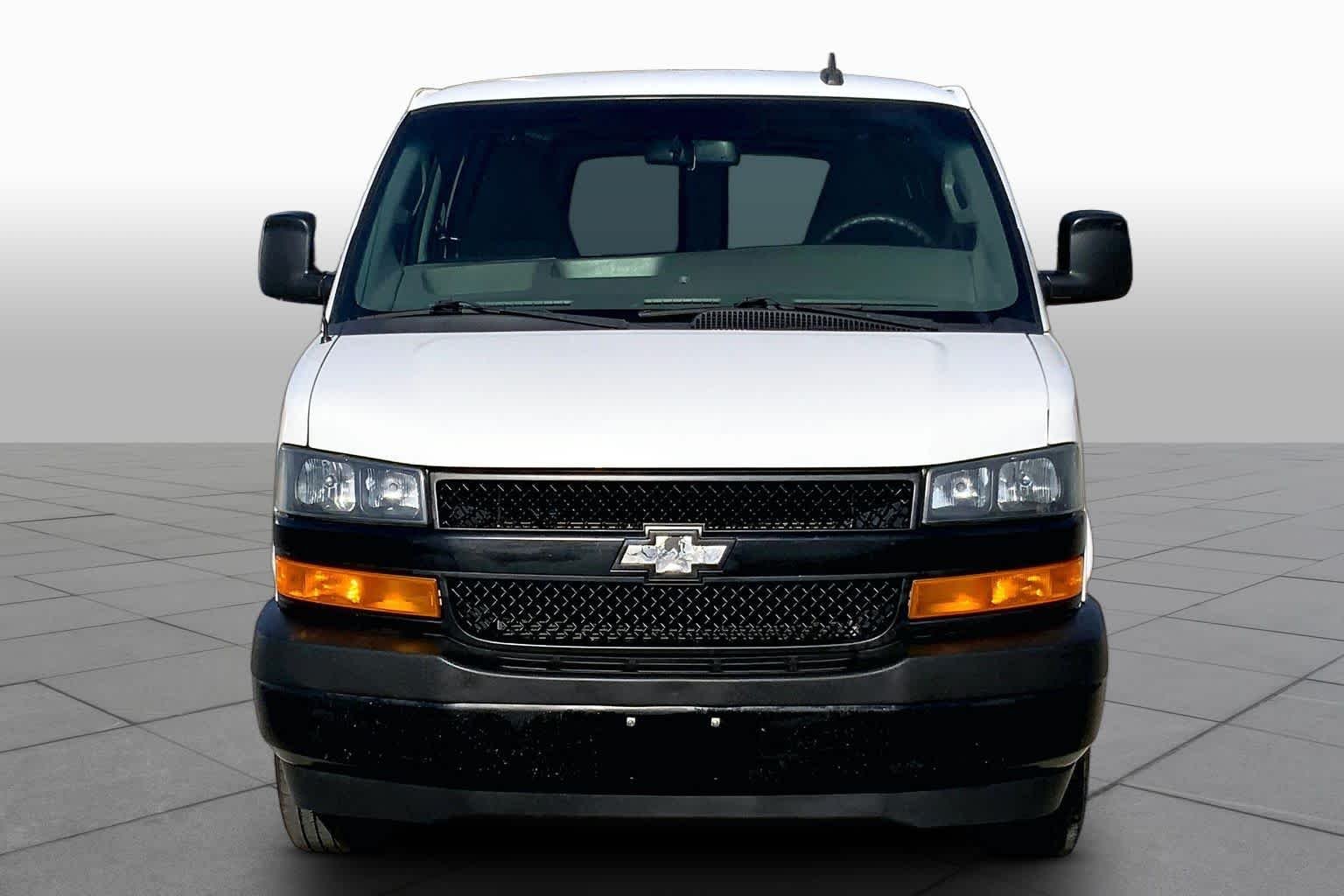 Used 2019 Summit White Chevrolet  image 4