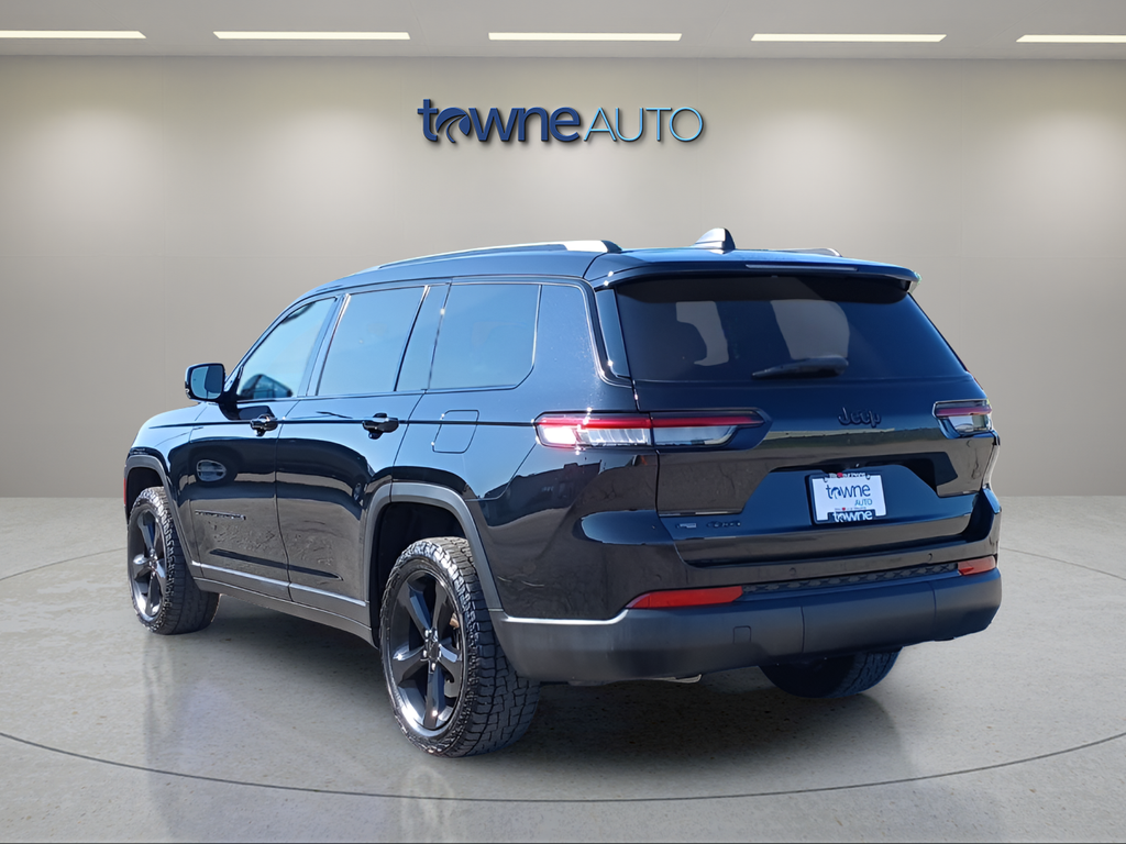 Used 2022 Black Jeep Altitude image 3