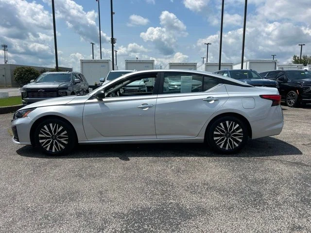 Used 2024 Silver Nissan 2.5 SV image 6