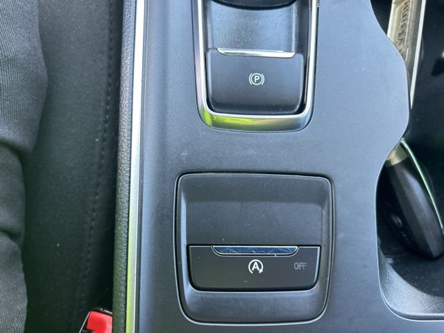 Used 2023 White Ford SE image 18