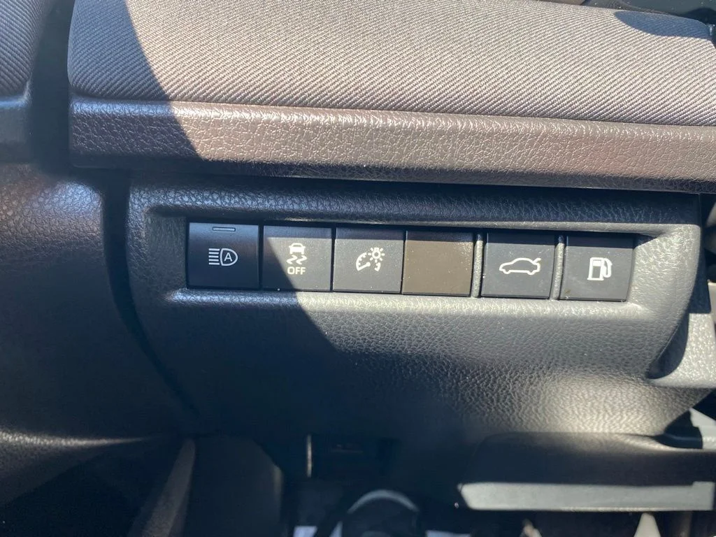 Used 2025  Toyota LE image 26