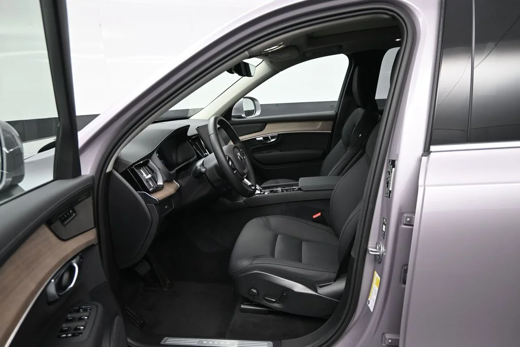 New 2026 Aurora Silver Volvo Plus image 9