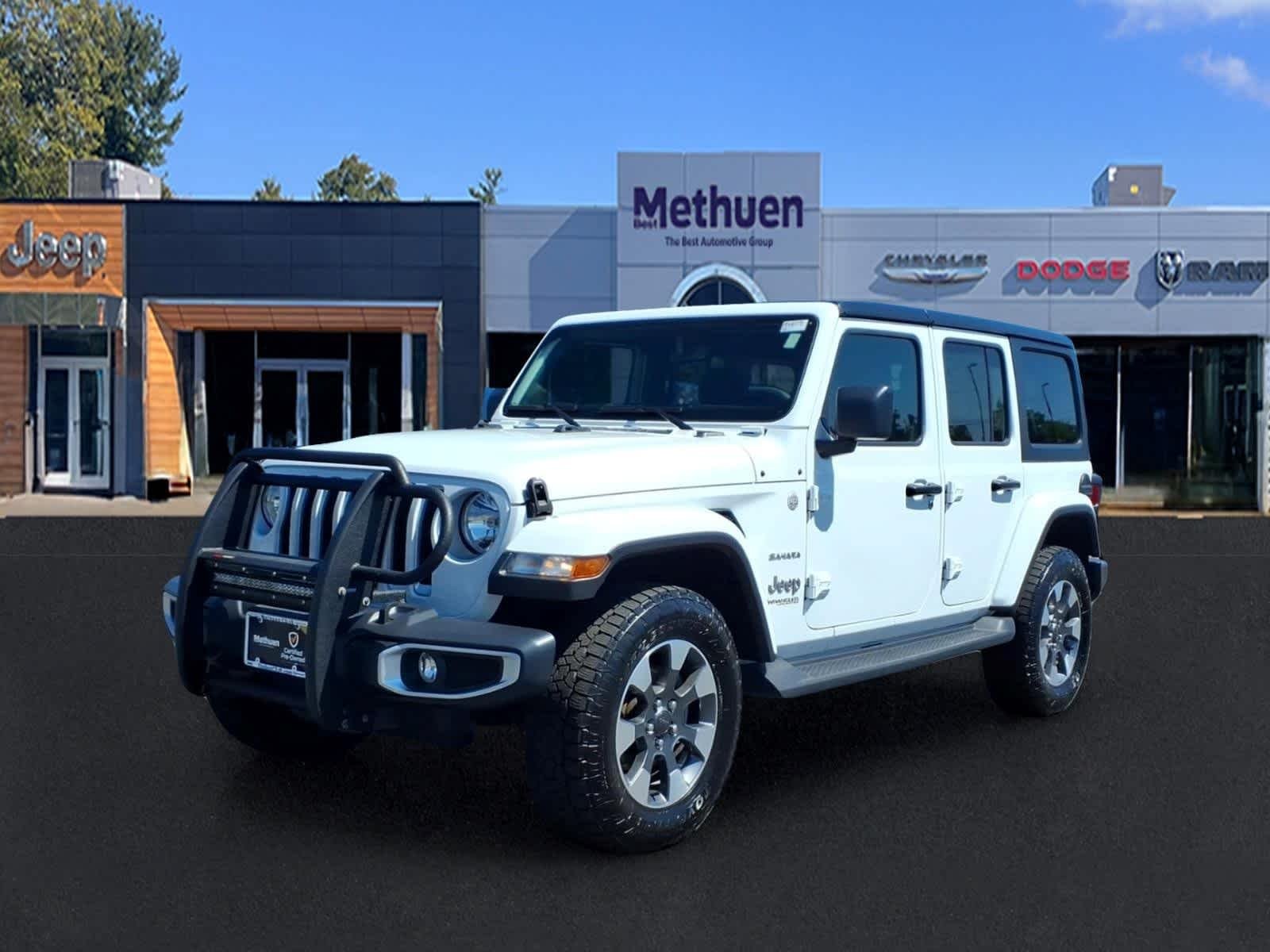 Used 2022 Bright White Clearcoat Jeep Unlimited Sahara image 9
