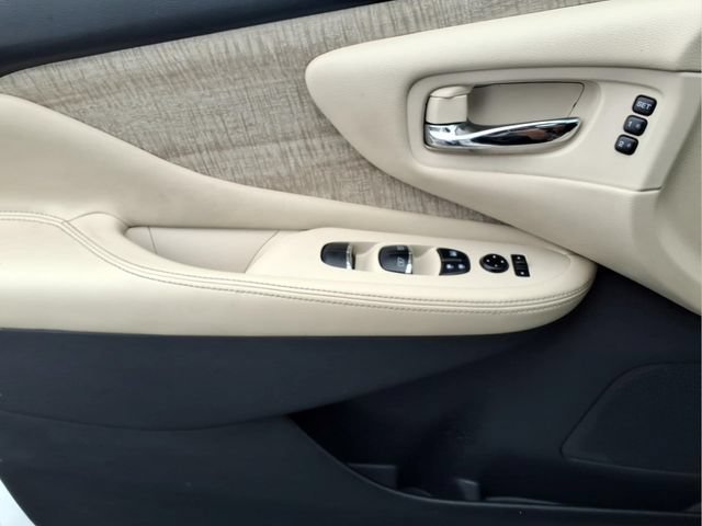 Used 2023 White Nissan SL FWD image 16